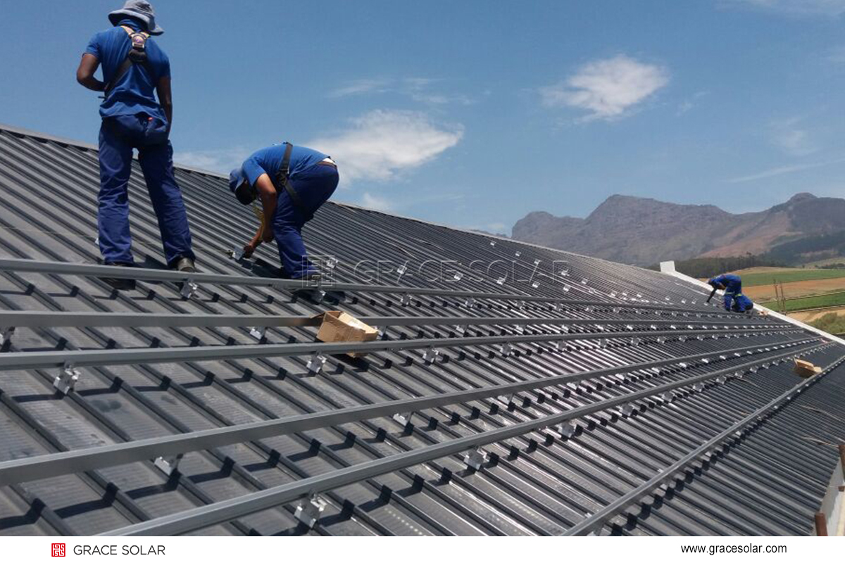 豪州向けAI太陽光清掃ロボット